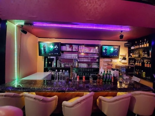 沖縄のガールズバーMacherie(マシェリ) 