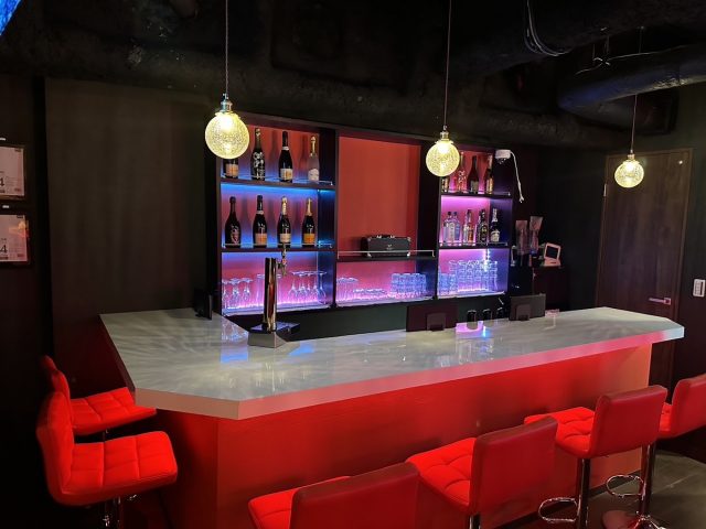 新橋のGirlsBarのACES(エーシーズ)