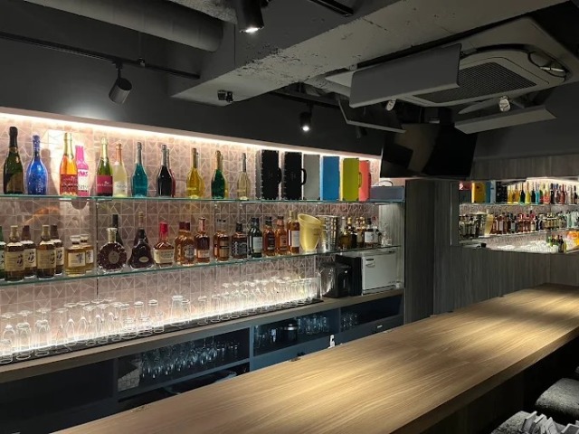 池袋のガールズバーヴィヴィッドカフェ