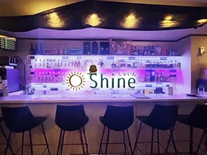 池袋のガールズバーしゃいん